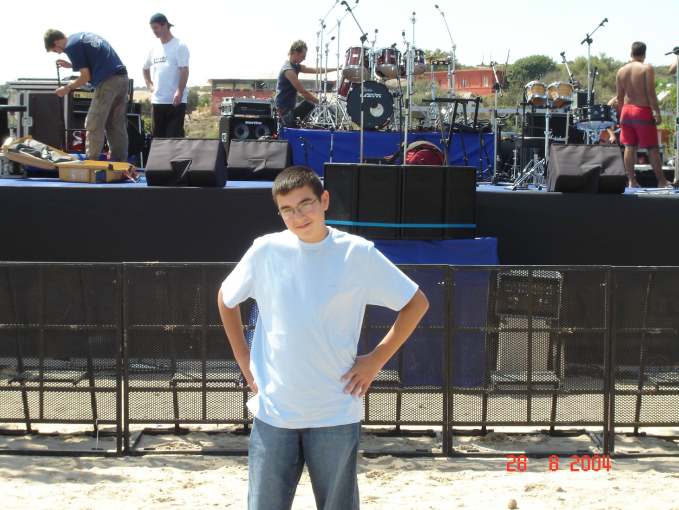 TULLTURK FAN, Can AYKAS, in front of TULL Stage on August28, 2004  ÇEŞME